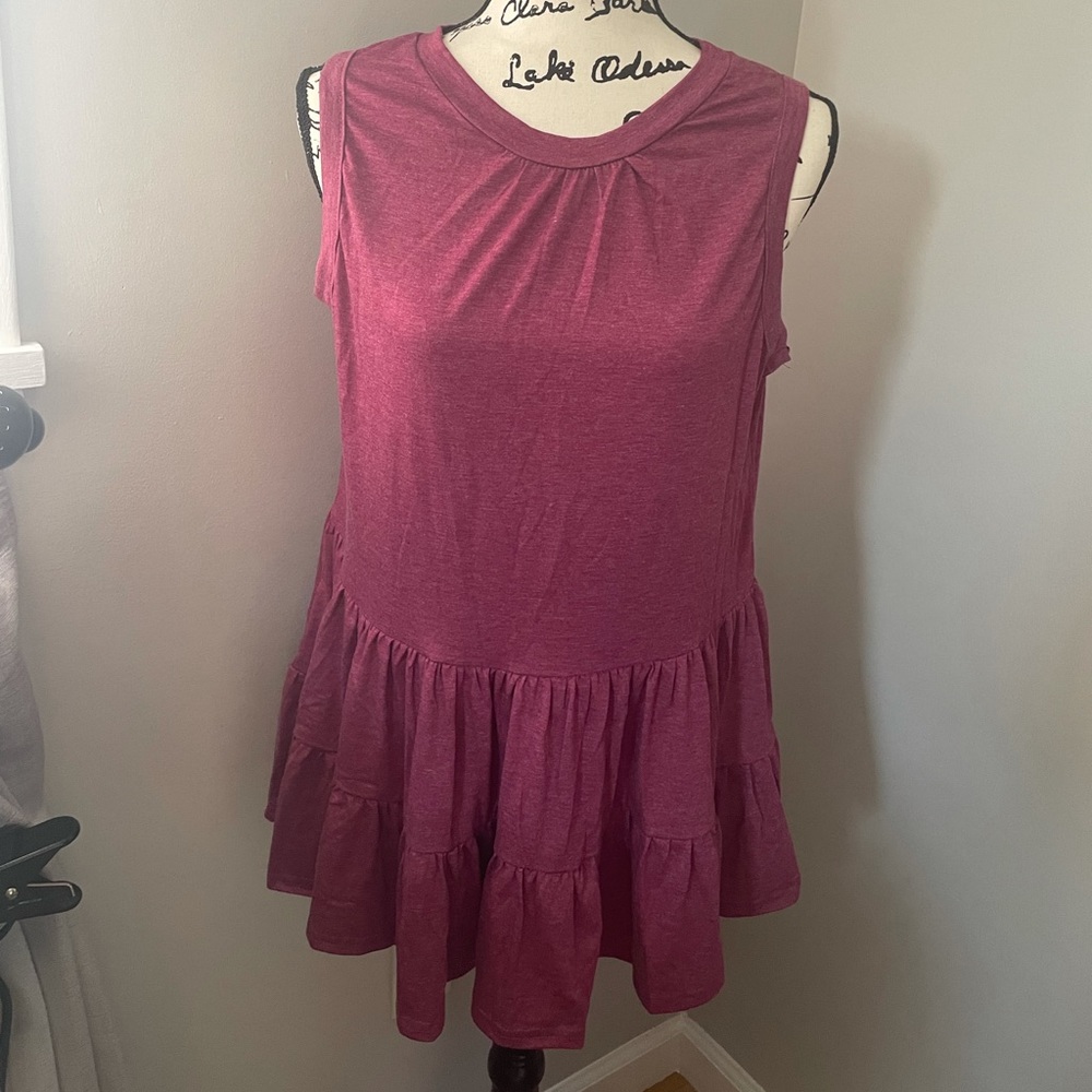 Sleeveless Maroon Ruffled top 💕 - Picture 7 of 8